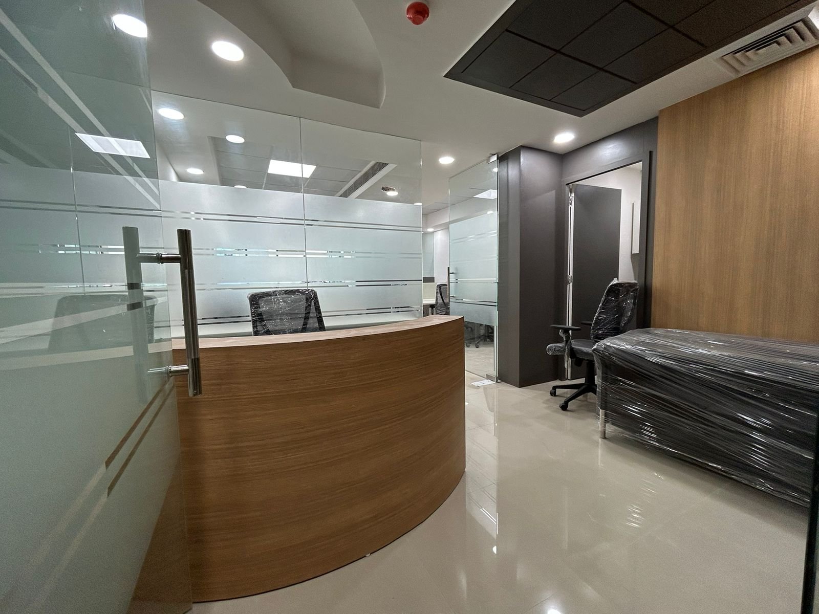 Office Space for Rent In Emaar The Palm Springs Plaza