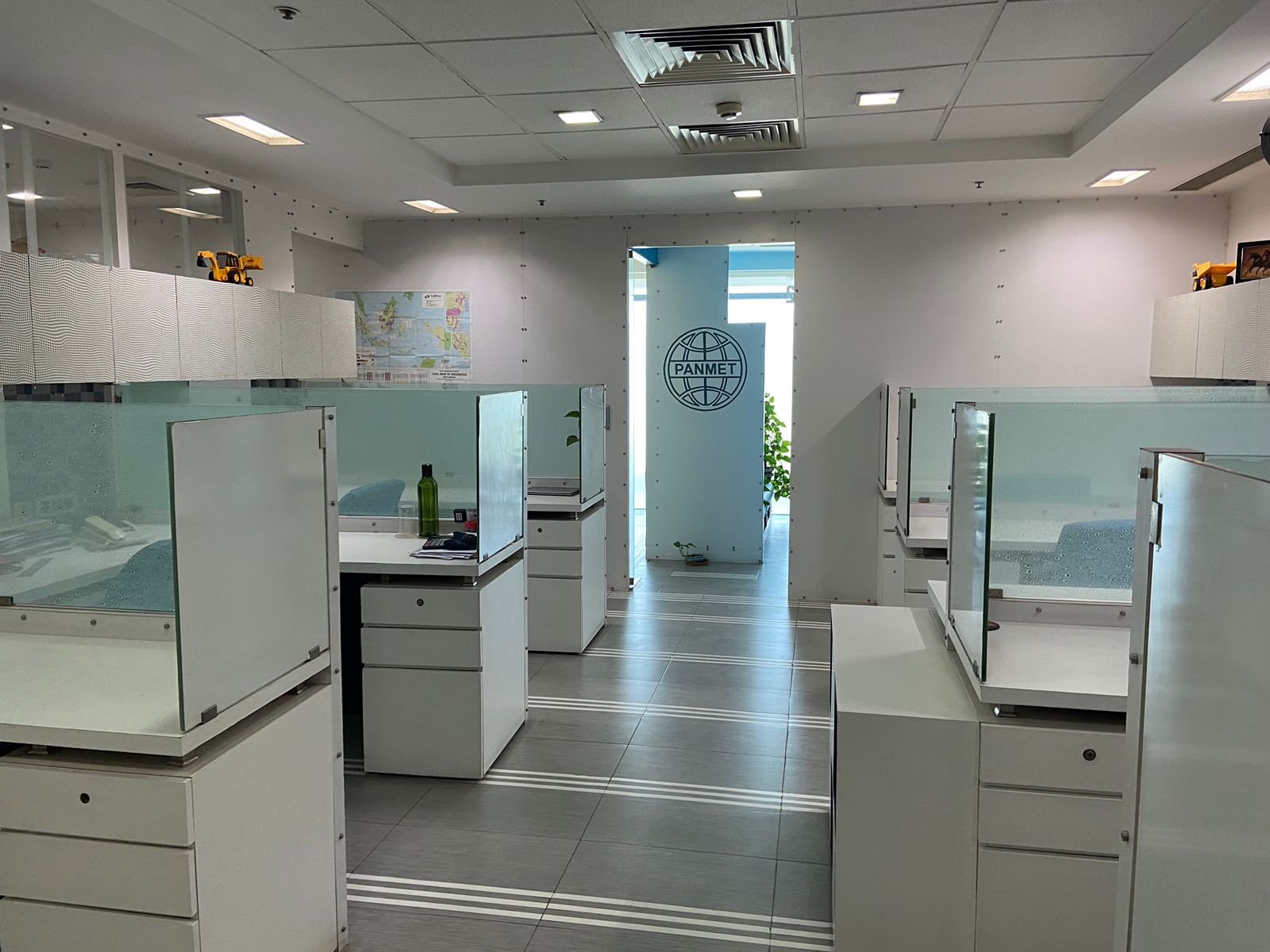 Resale Office in Salcon Aurum Delhi