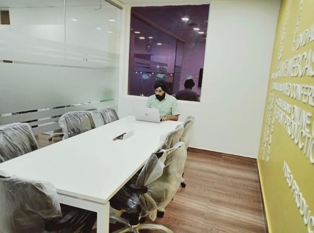 Lease Furnished Office in DLF Prime Towers South Delhi