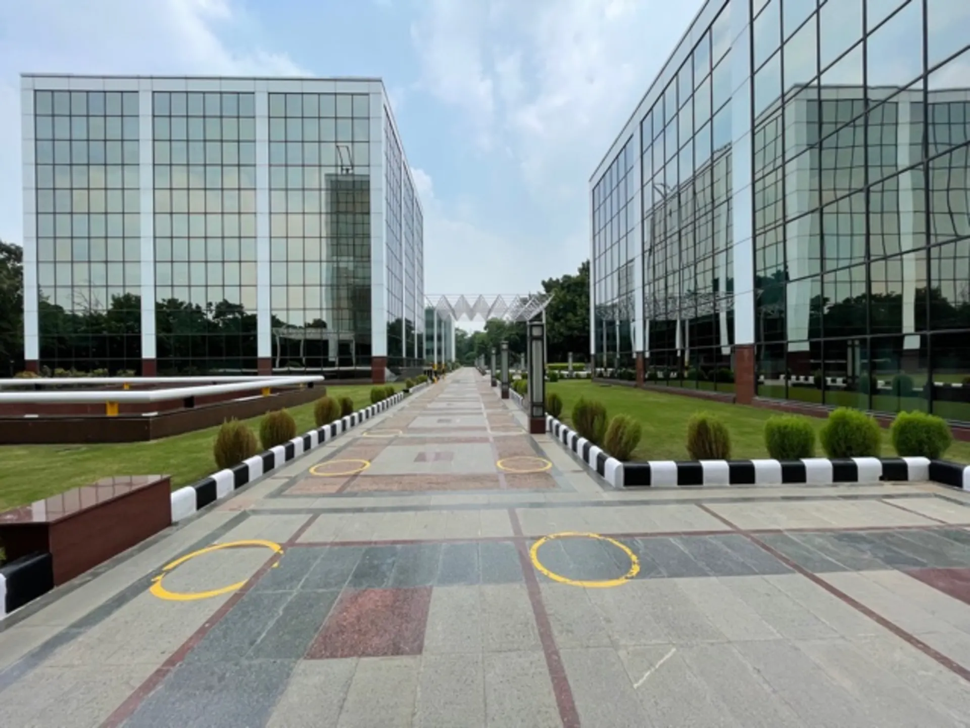 Pre Rented Property in DLF Corporate Park