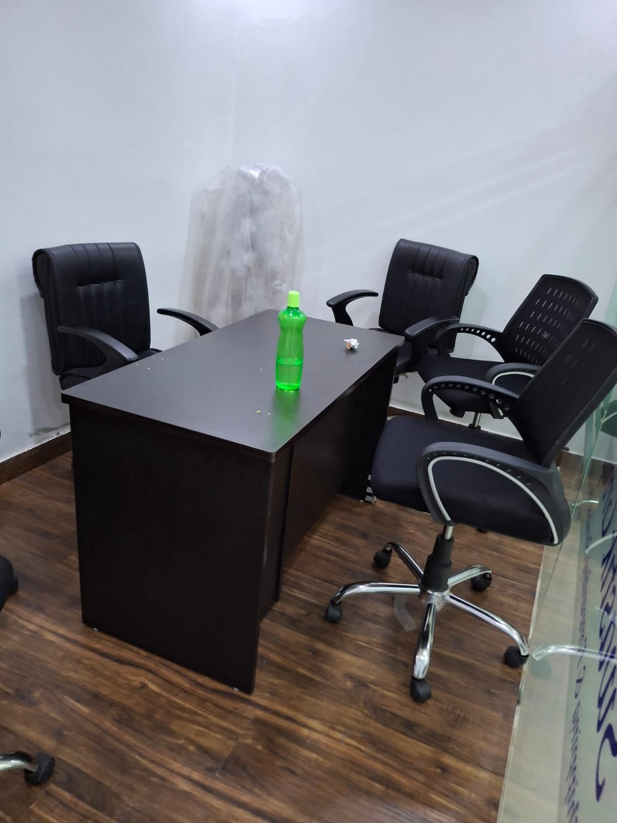 Resale Office Space in DLF Prime Towers Okhla Phase 1 Delhi
