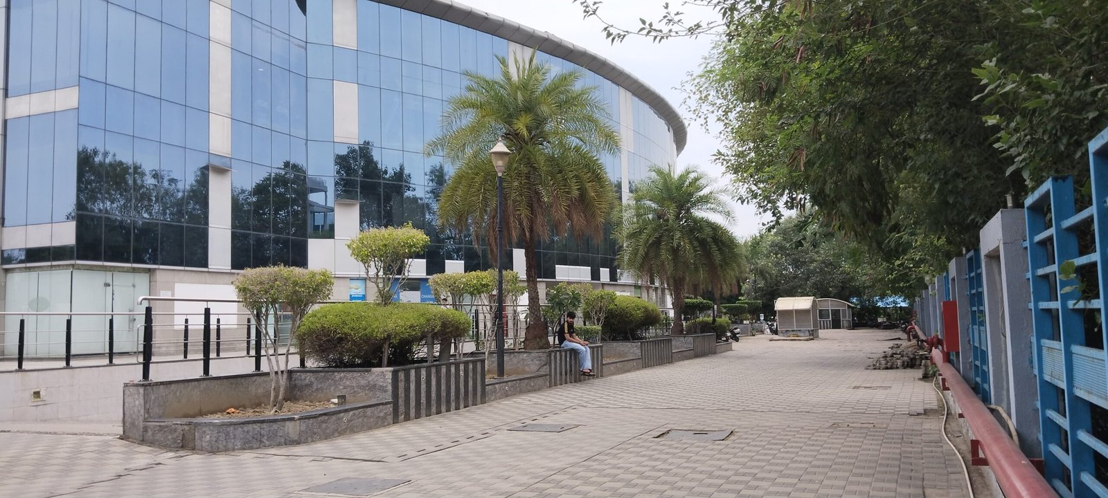 Office in Omaxe Square Jasola District Centre 9811725287
