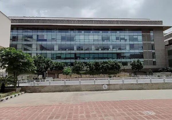 Furnished Office for Rent in Prius Platinum South Delhi